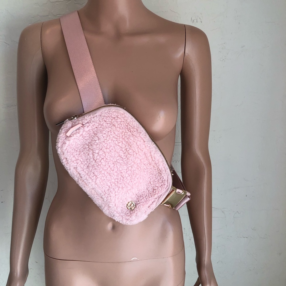 Lululemon Athletica Pink Fleece Sherpa Crossbody Everywhere Belt Bag Funny Pack
